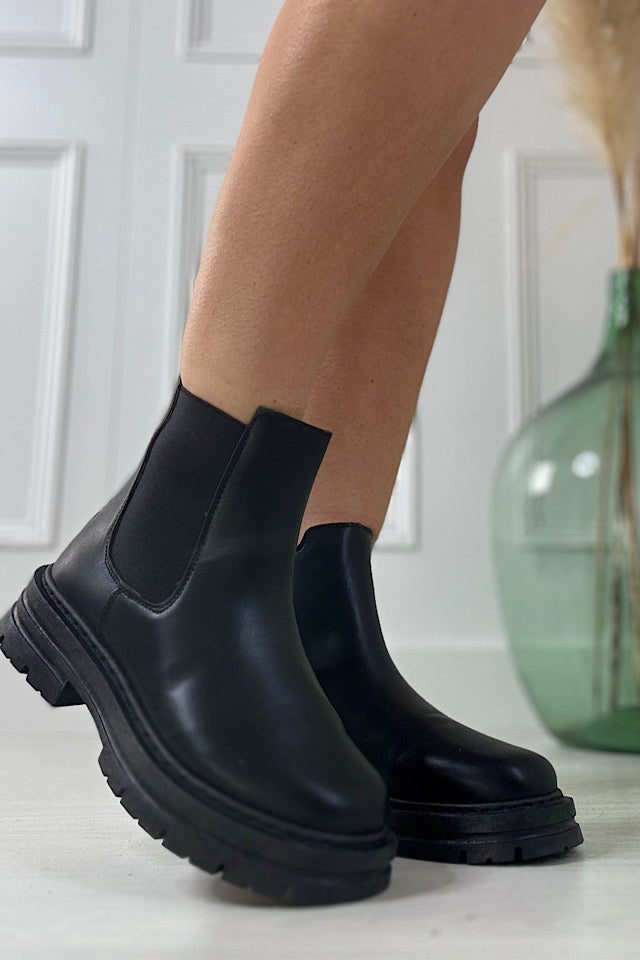 Ivy Chunky Boots In Black