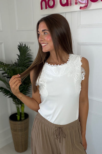 Larrisa Lace Finish Top In White