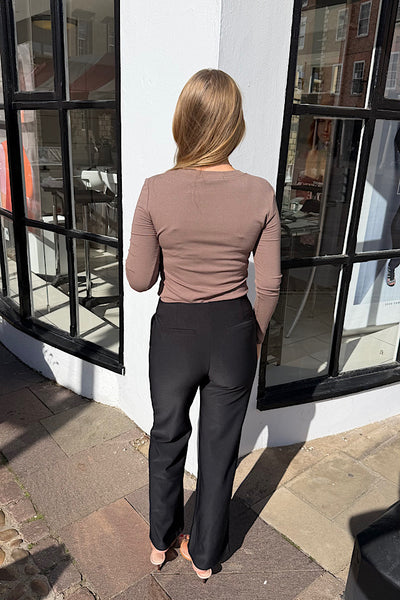 Carrie Straight Leg Trousers In Black