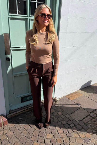 Carrie Straight Leg Trousers In Brown