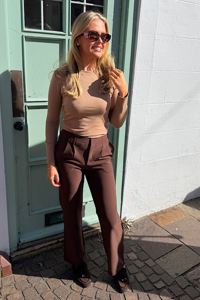 Carrie Straight Leg Trousers In Brown