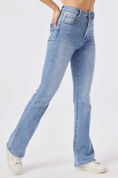 Anna Fit & Flare Jean In Light Blue Wash
